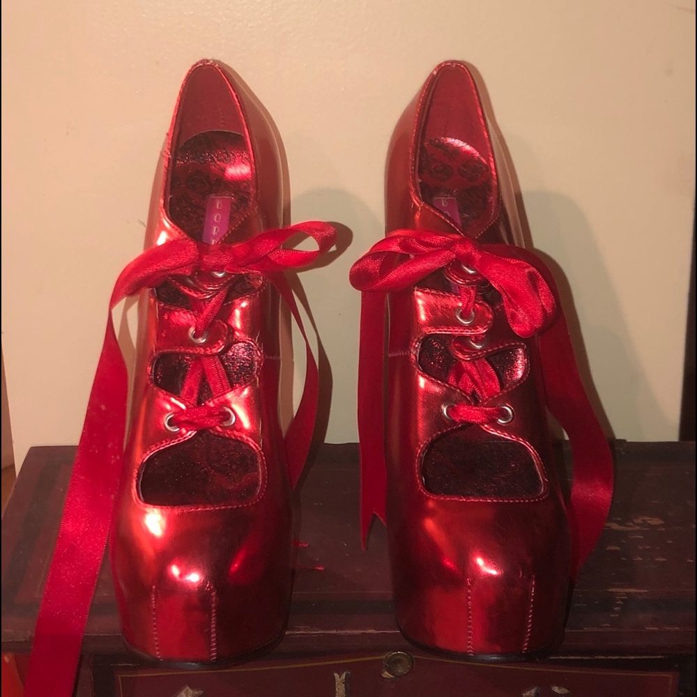 Red Dorthy  shoes 👠